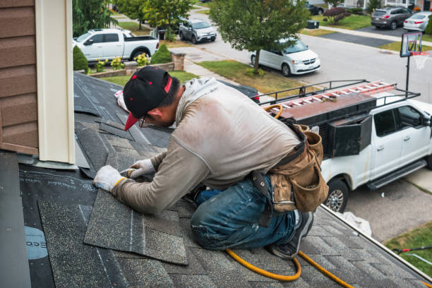 Professional Emergency Roof Repair technician working in Alex, OK